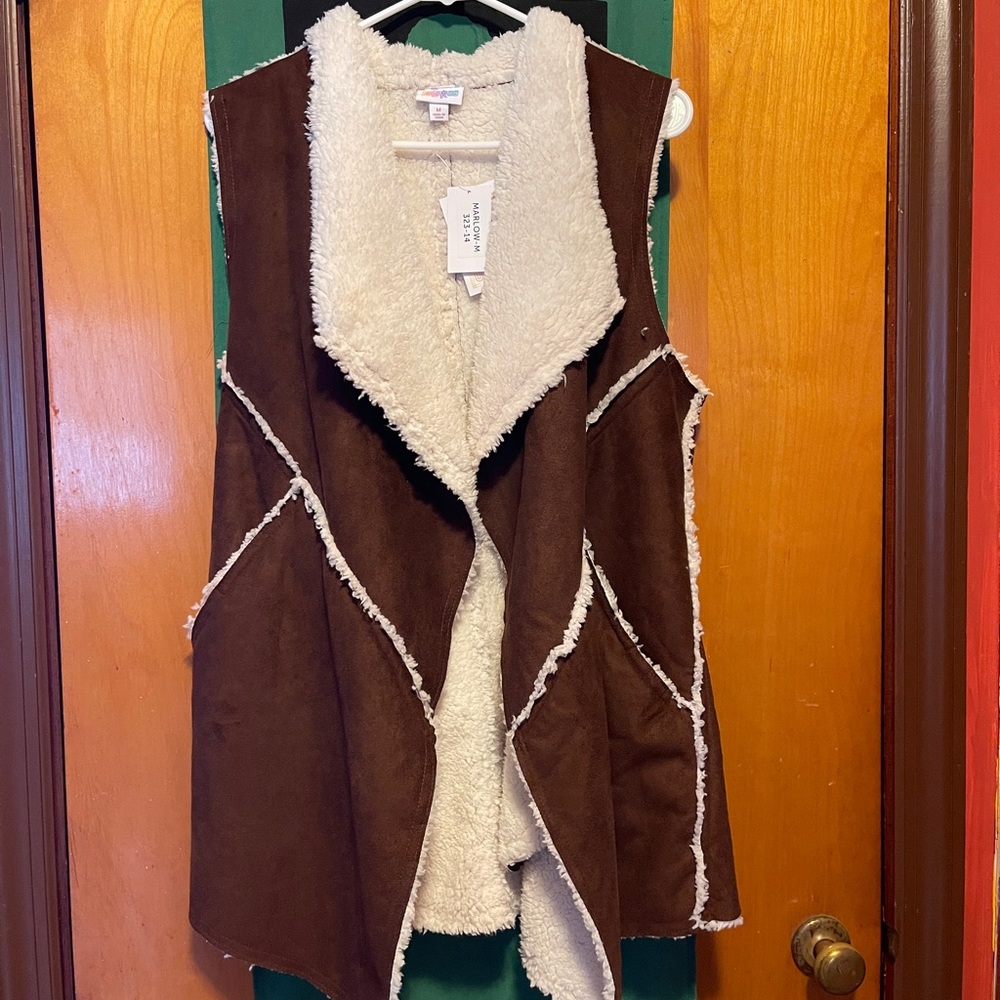 NWT Lularoe Marlow Vest. Soft and cozy, with pockets 🤩